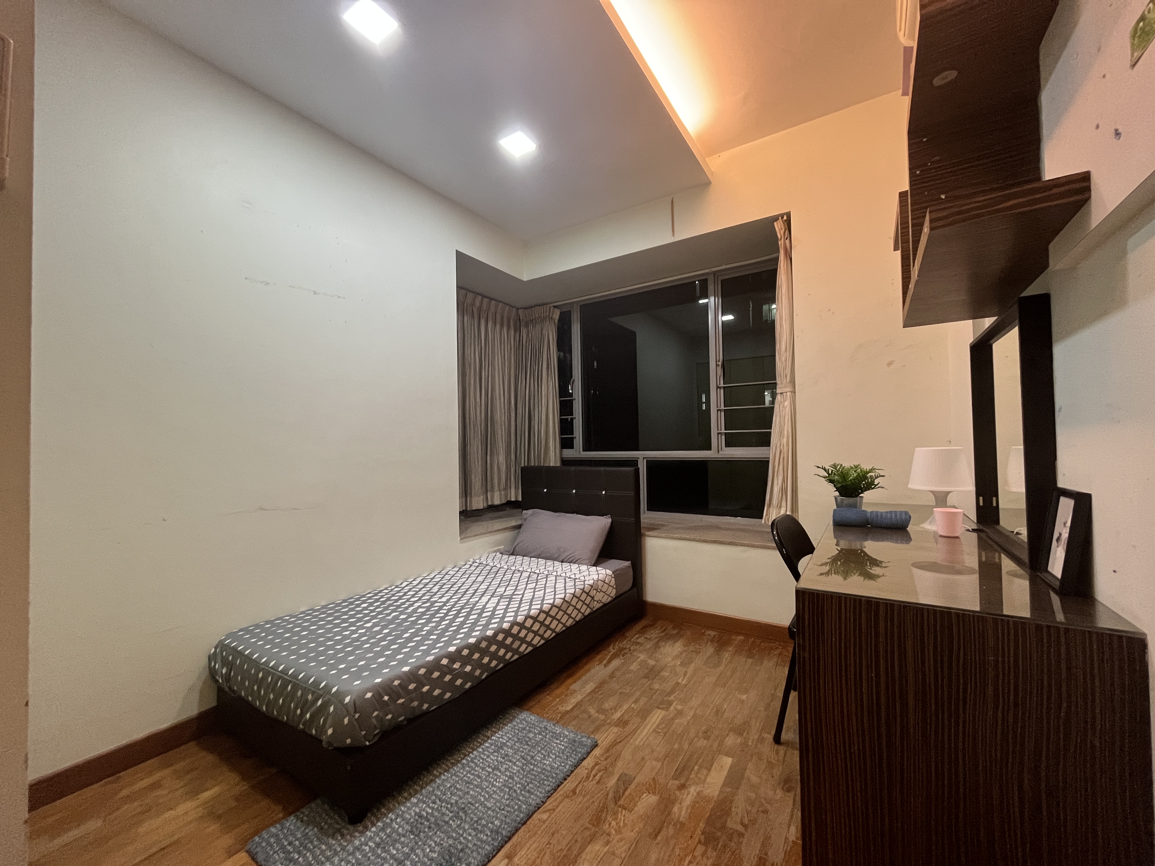 Lakeholmz room photo