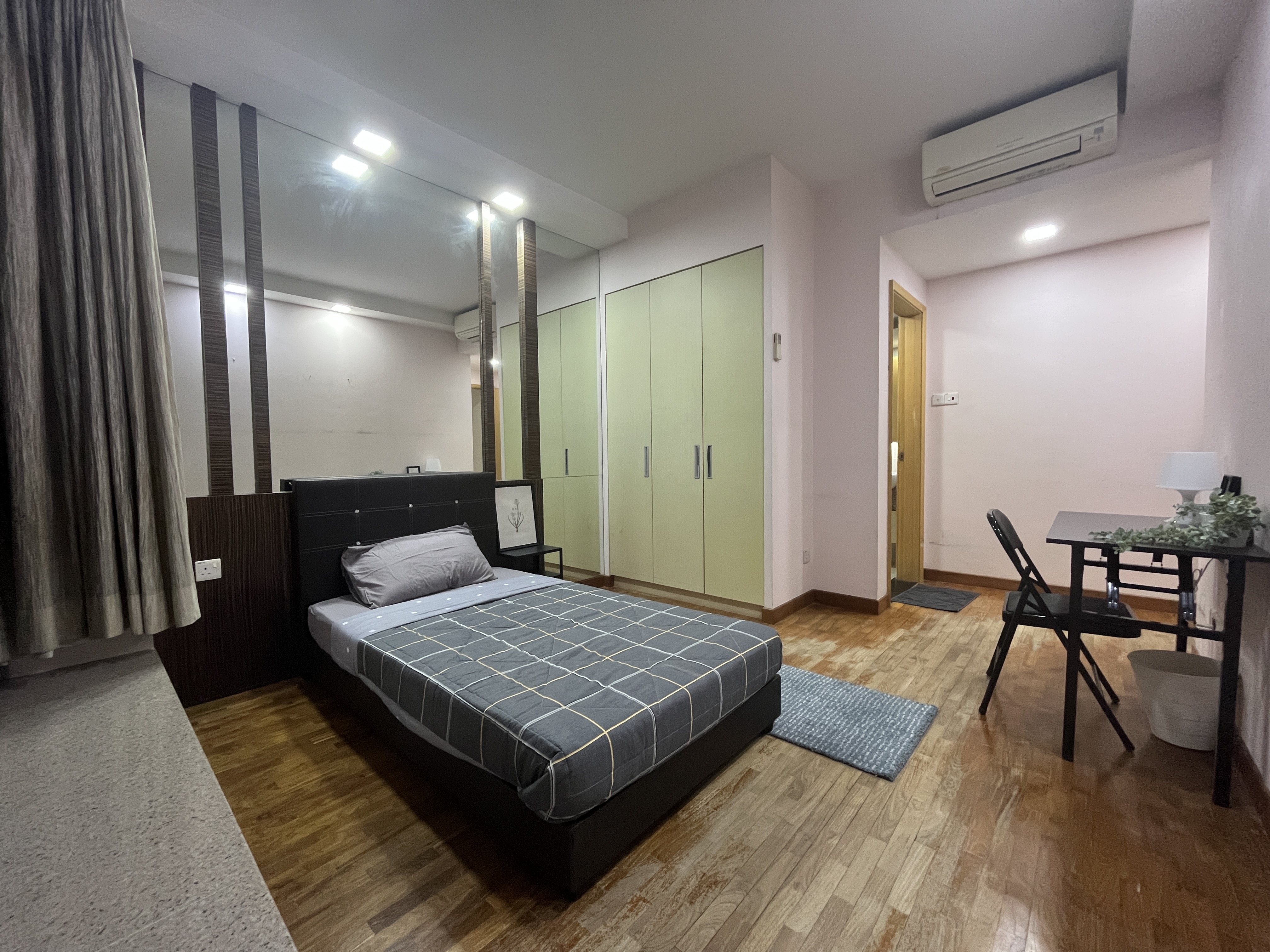 Lakeholmz room photo