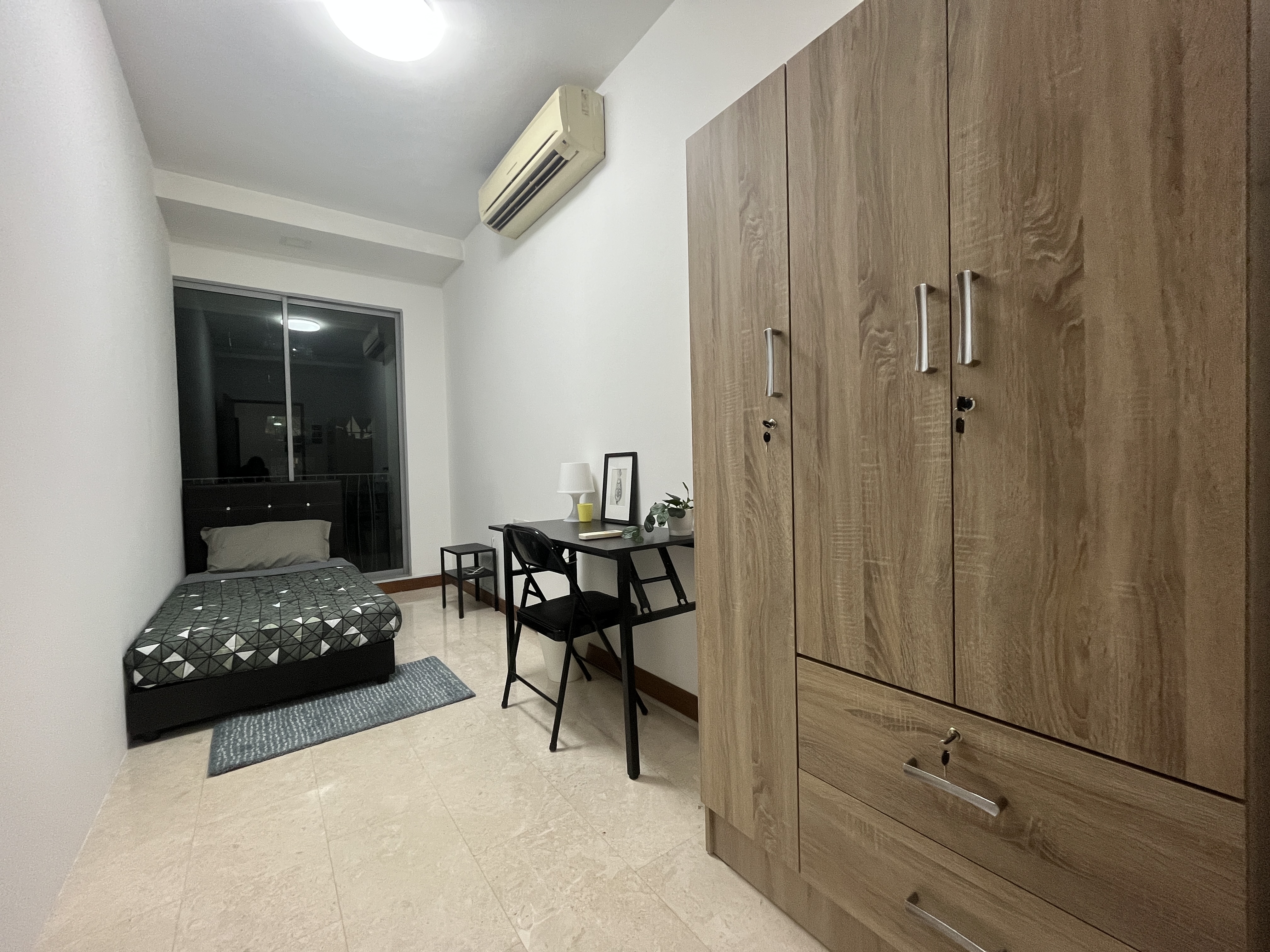 Lakeholmz room photo