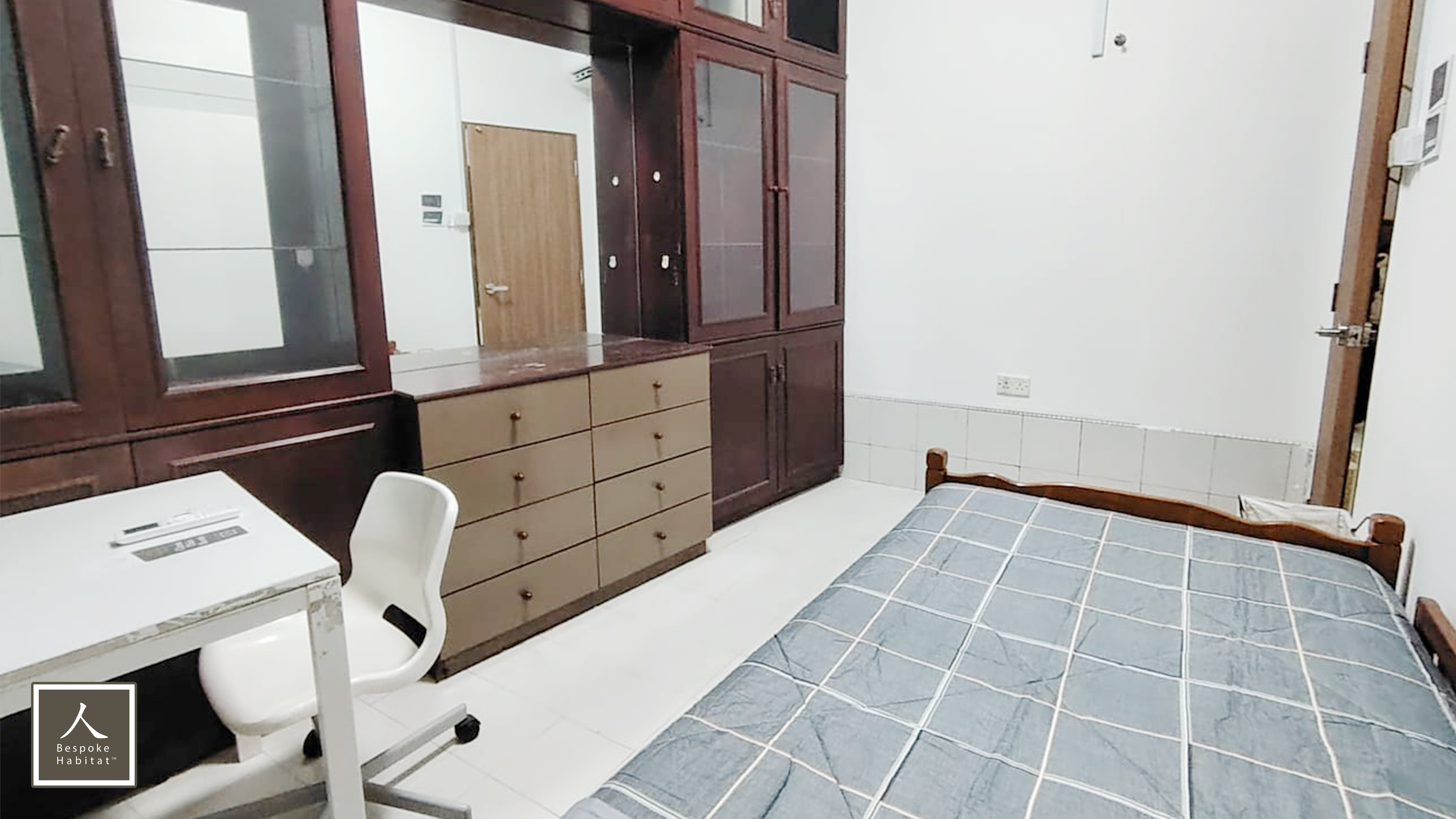 Lakepoint Condominium room photo